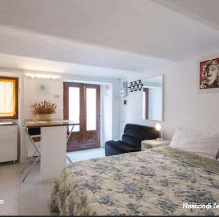 Location Turistic Monolocale Nel Parco Del Santuario Apartment Asti Bagian luar foto