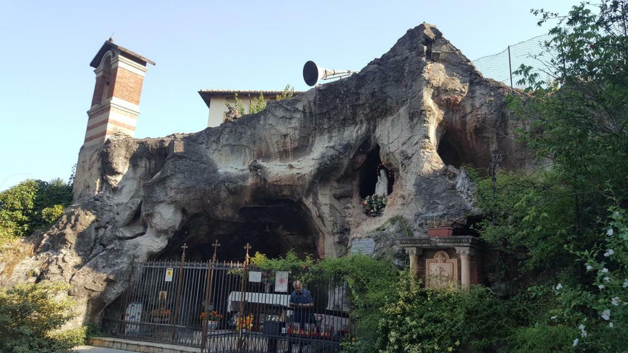 Location Turistic Monolocale Nel Parco Del Santuario Apartment Asti Bagian luar foto