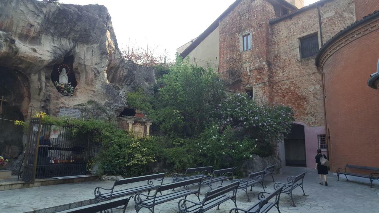 Location Turistic Monolocale Nel Parco Del Santuario Apartment Asti Bagian luar foto