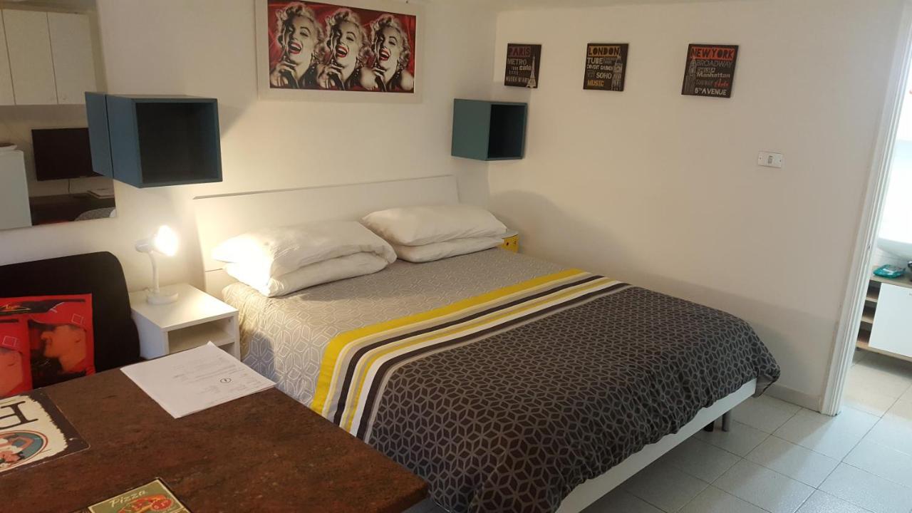 Location Turistic Monolocale Nel Parco Del Santuario Apartment Asti Bagian luar foto
